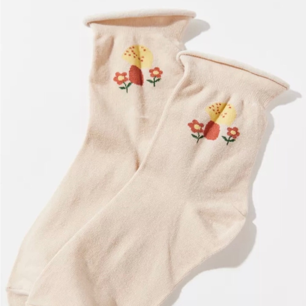 *FLASH SALE* NWT Urban Outfitters Mushrooms Crew Sock - 1 pair